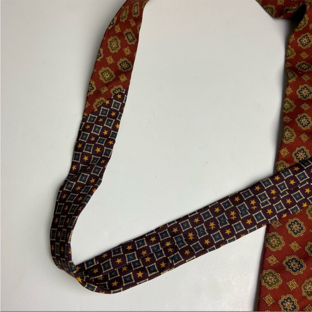 TOMMY HILFIGER Bundle (2) Elegant Patterned Ties - Picture 5 of 13